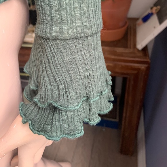 Forest green flowy long sleeve top - Picture 4 of 6